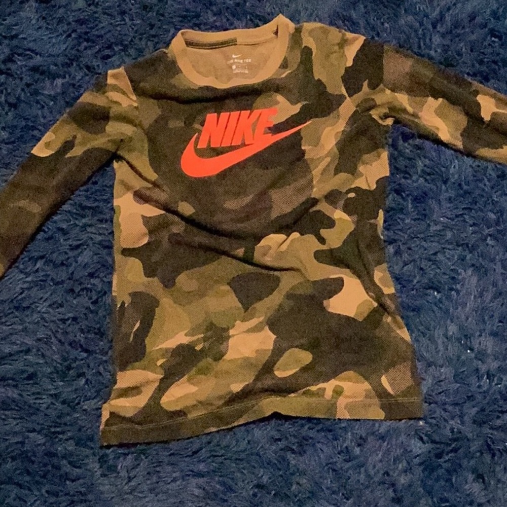 Nike tee camo